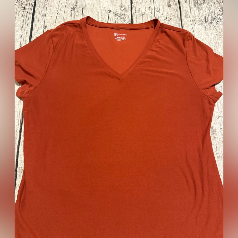 Soft Cotton V-Neck Tee - like new condition! XL